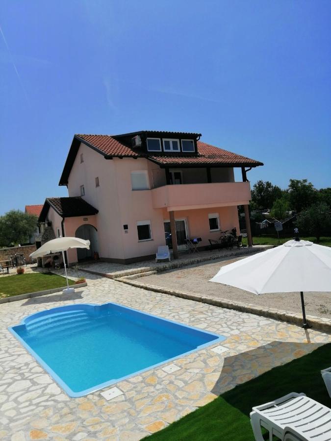 Peroj 100 C Exterior foto